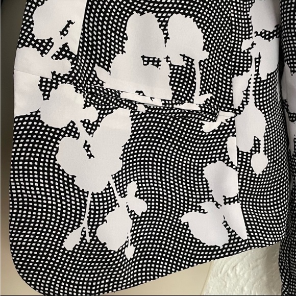 Attention Floral Formal Blazer - Picture 4 of 8